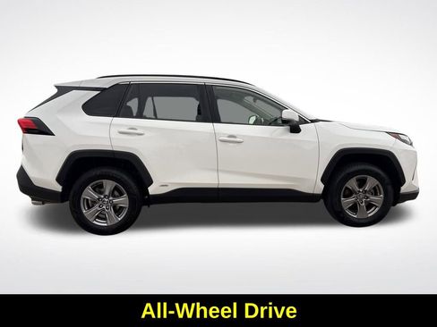 Used 2022 Toyota RAV4 XLE AWD/4WD image 9