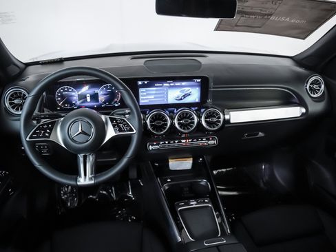 New 2025 Mercedes-Benz GLB 250 250 4MATIC image 16