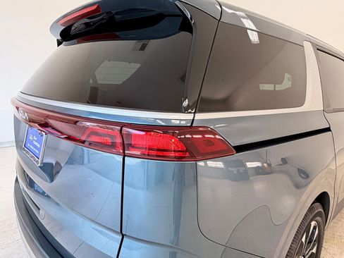 Used 2022 Kia Carnival EX image 13