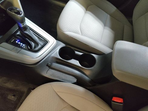 Used 2020 Hyundai Elantra SE FWD image 26