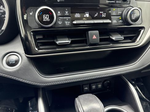Used 2021 Toyota Highlander XLE FWD image 29