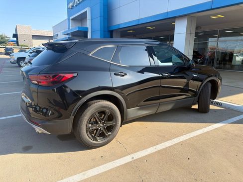 Used 2024 Chevrolet Blazer LT w/ Convenience Package FWD image 2