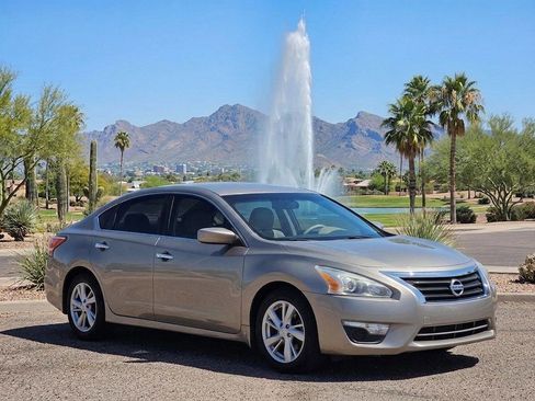 Used 2015 Nissan Altima 2.5 SV FWD image 3