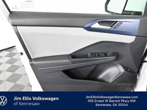 Certified 2022 Volkswagen Taos SE w/ Panoramic Sunroof Package image 19