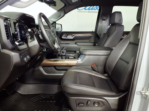 Used 2025 Chevrolet Silverado 1500 RST AWD/4WD image 8