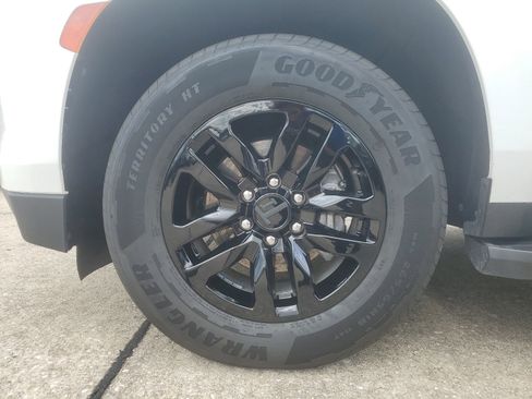 Used 2022 Chevrolet Suburban LT RWD image 7