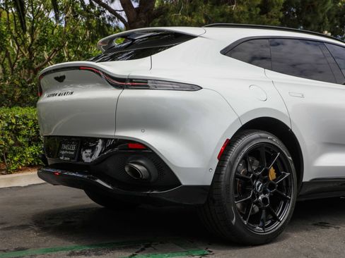 Used 2022 Aston Martin DBX AWD/4WD image 25