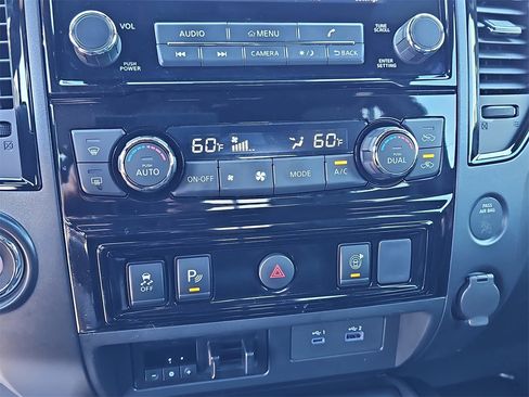 Used 2024 Nissan Titan SV image 20