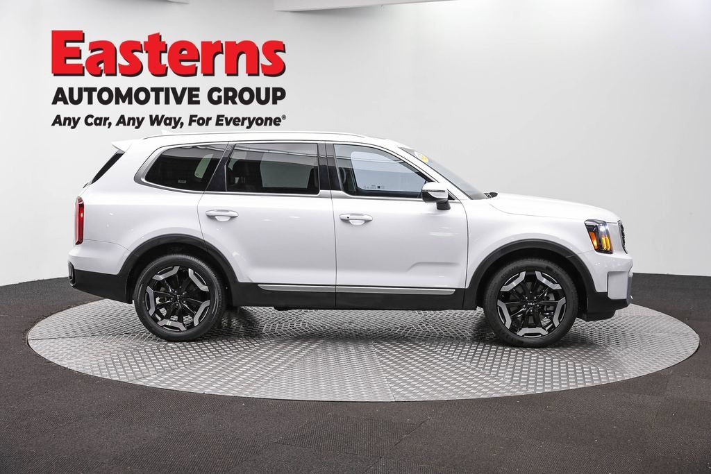 Used 2025 Kia Telluride S FWD image 4
