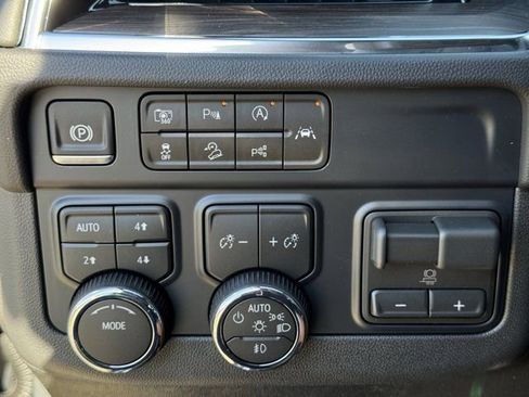 New 2026 Chevrolet Suburban LT w/ Comfort Package image 18