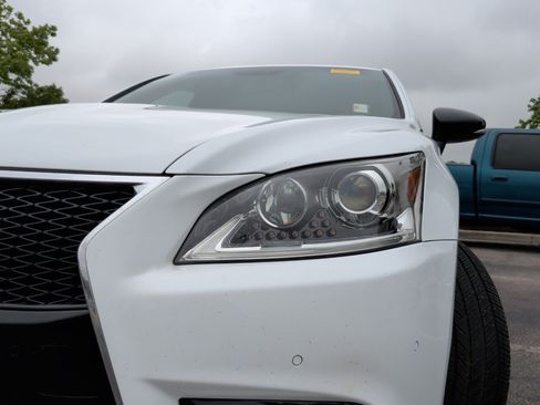 Used 2015 Lexus LS 460 RWD image 3