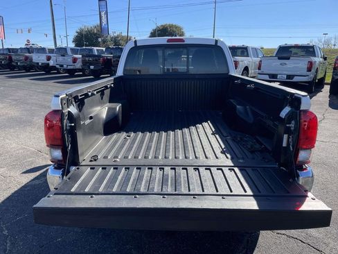 Used 2022 Toyota Tacoma SR5 image 10
