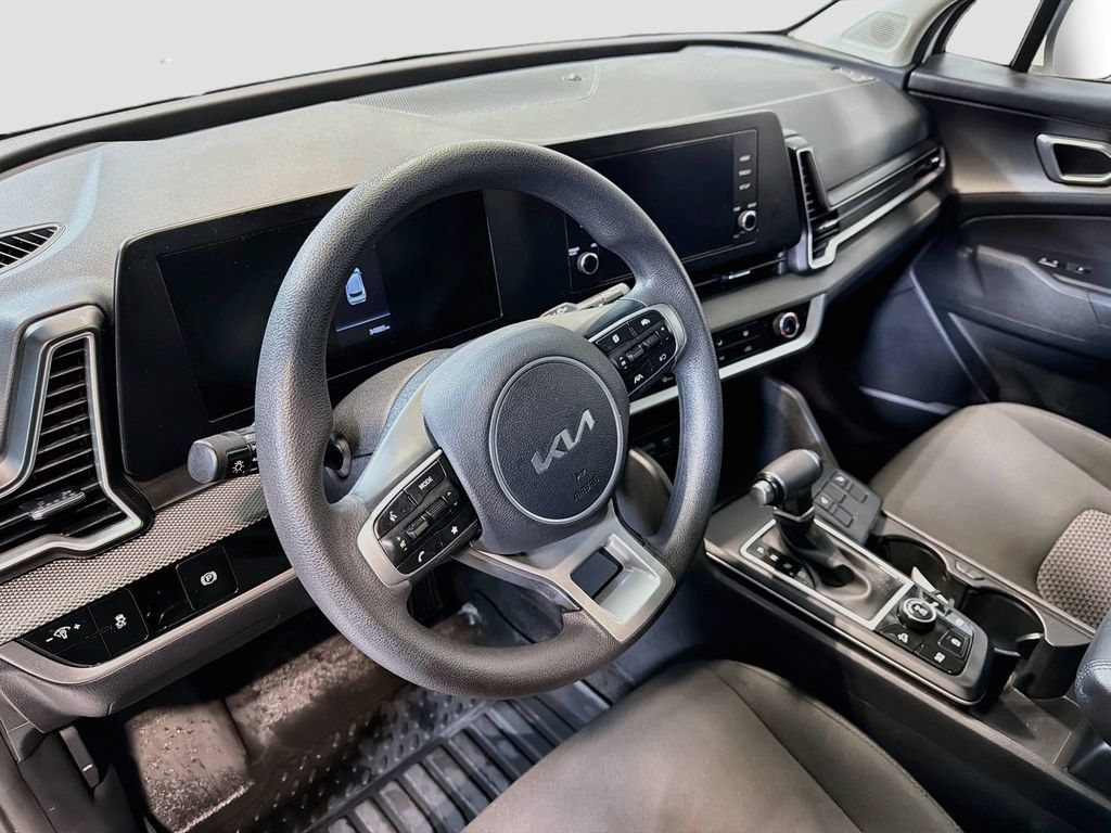 Used 2023 Kia Sportage LX AWD/4WD image 11