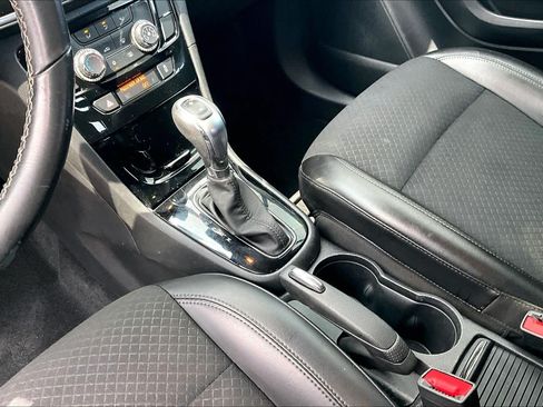 Used 2022 Buick Encore Preferred AWD/4WD image 16