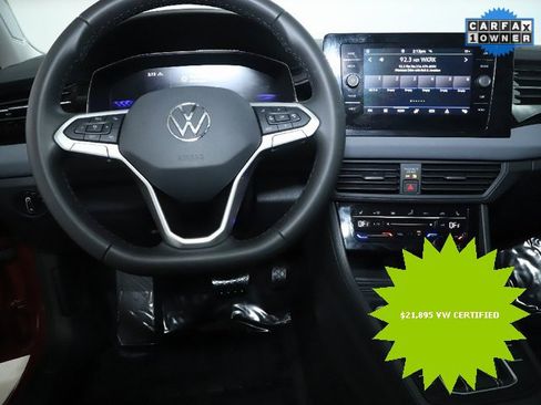 Certified 2025 Volkswagen Jetta SE image 28