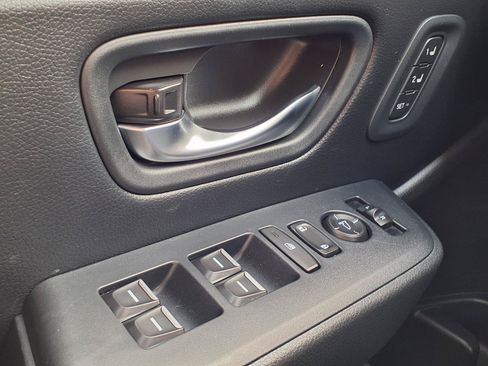 Used 2025 Honda Pilot Touring image 10