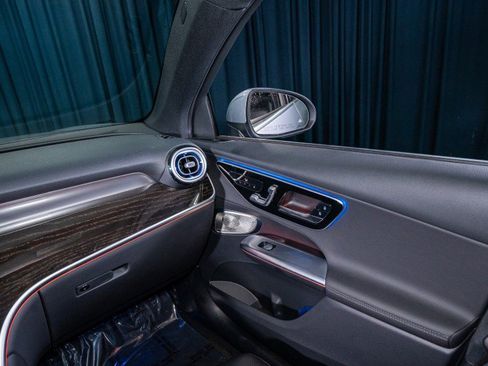 New 2025 Mercedes-Benz GLC 300 image 25