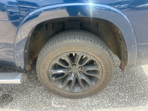 Used 2019 RAM 1500 Laramie w/ Sport Appearance Package AWD/4WD image 7