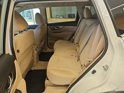 Used 2015 Nissan Rogue SV image 28