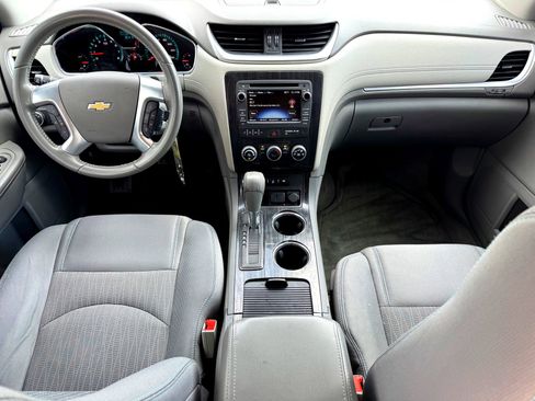 Used 2017 Chevrolet Traverse LT image 21