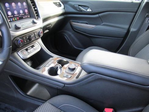 Used 2023 GMC Acadia SLE w/ Driver Convenience Package AWD/4WD image 16