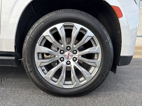Used 2022 GMC Yukon XL Denali image 12