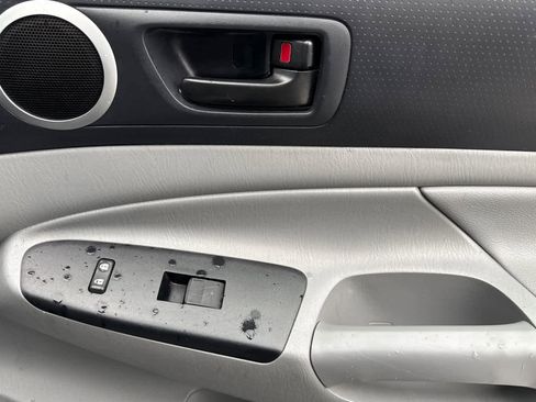 Used 2015 Toyota Tacoma PreRunner w/ TRD Off-Road Package image 17