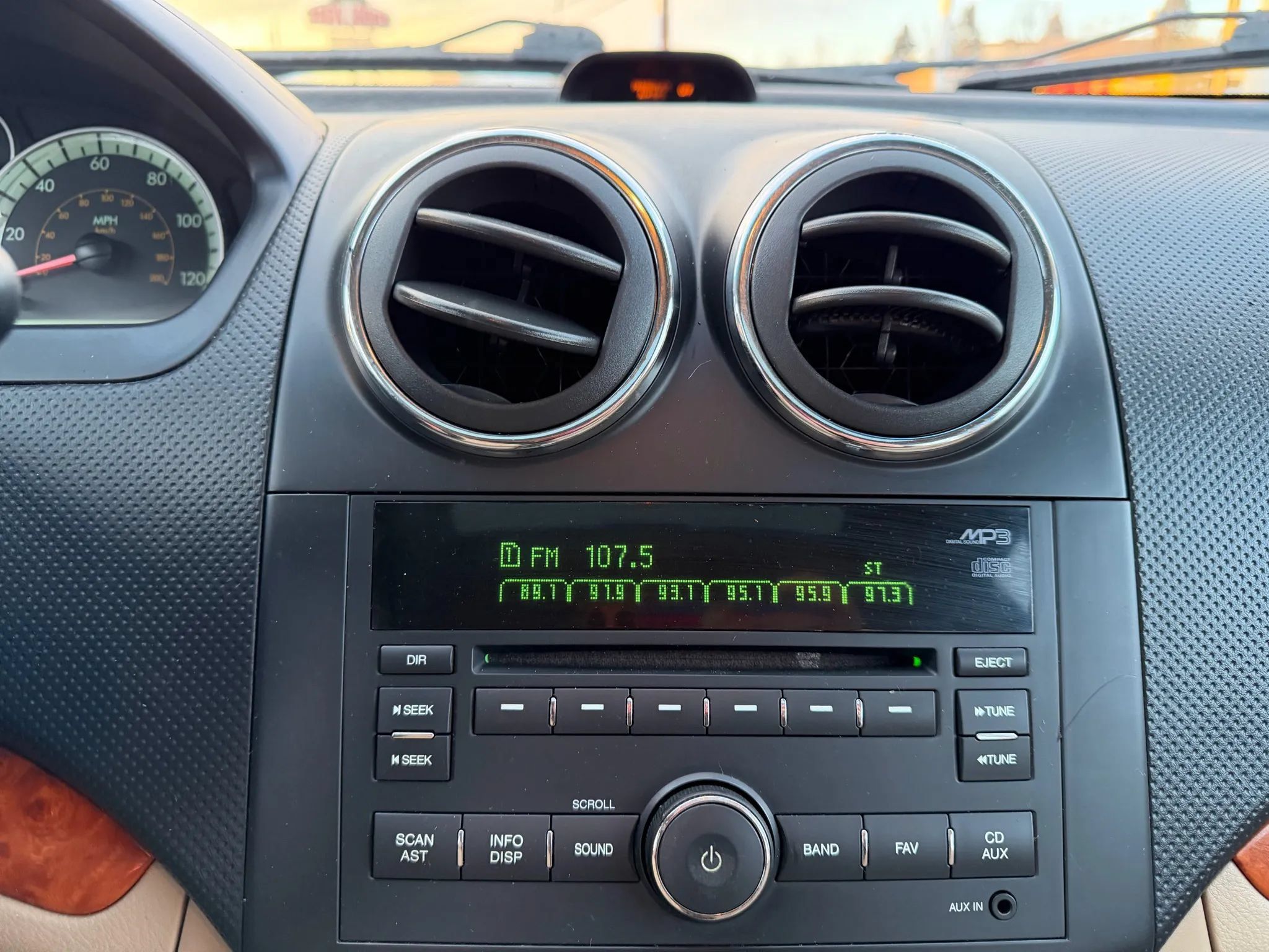 Used 2011 Chevrolet Aveo LT FWD image 23