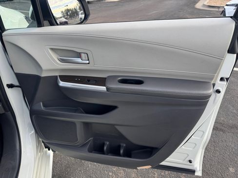 Used 2021 Toyota Sienna XLE image 16