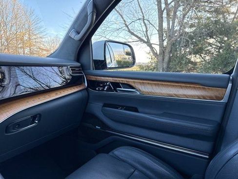 Used 2022 Jeep Grand Wagoneer Series II w/ Convenience Group III AWD/4WD image 32