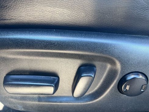 Used 2014 Toyota RAV4 Limited image 10