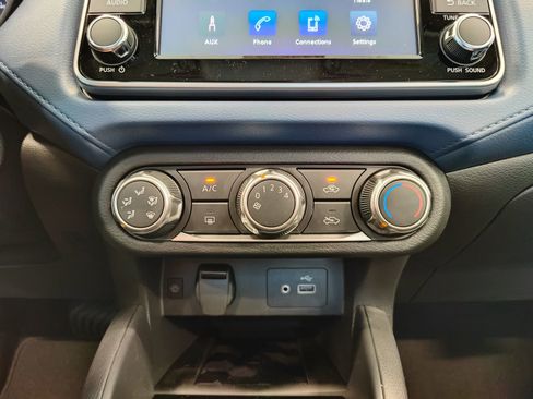 New 2025 Nissan Versa SV w/ Trunk Package FWD image 21