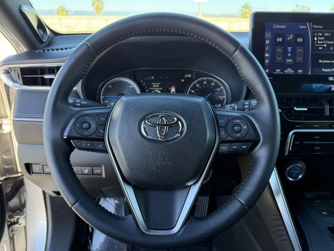 Used 2021 Toyota Venza Limited image 22