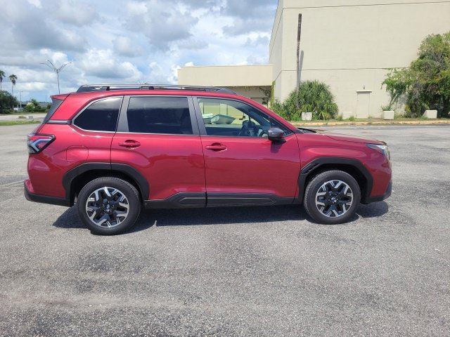 Certified 2025 Subaru Forester Premium AWD/4WD image 5