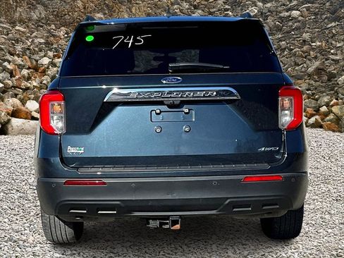 Used 2023 Ford Explorer XLT image 4