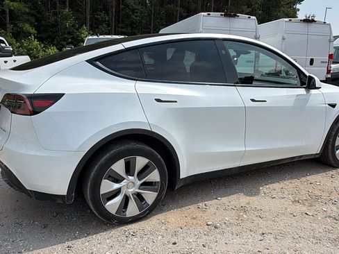 Used 2023 Tesla Model Y AWD image 8