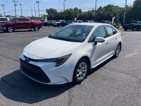 Used 2026 Toyota Corolla LE FWD image 3