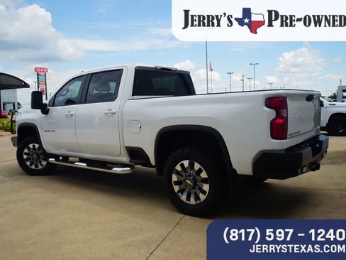 Used 2022 Chevrolet Silverado 2500 LT w/ Convenience Package AWD/4WD image 2