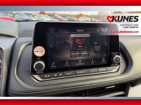 Used 2024 Nissan Rogue SV image 21