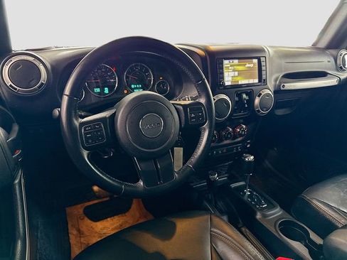 Used 2017 Jeep Wrangler Unlimited Rubicon w/ Connectivity Group image 21