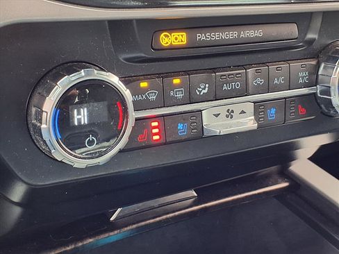 Used 2022 Ford F250 Lariat w/ Lariat Value Package image 5