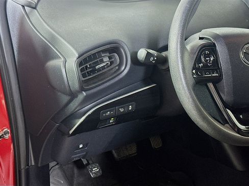Used 2021 Toyota Prius LE FWD image 17