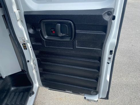 Used 2018 Chevrolet Express 2500 Extended RWD image 20