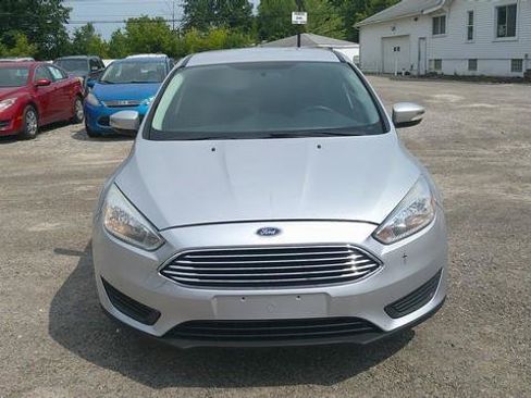 Used 2016 Ford Focus SE w/ SE Winter Package FWD image 2