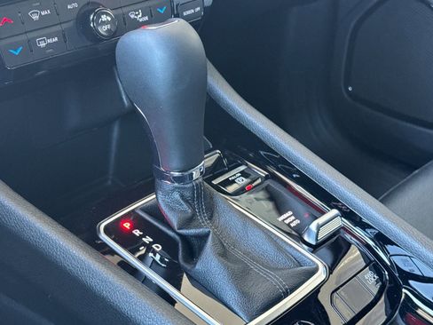 Used 2025 Jeep Compass Limited image 19