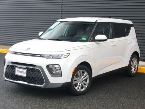 Used 2020 Kia Soul LX image 1