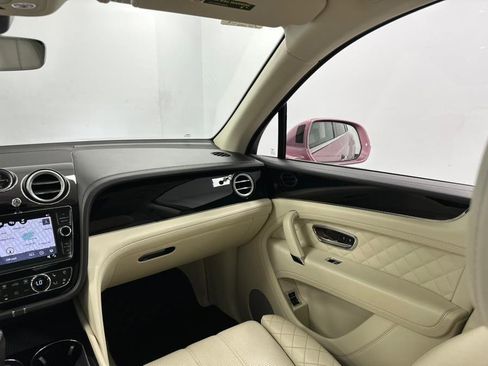 Used 2018 Bentley Bentayga image 40