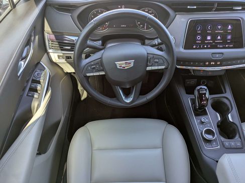 Certified 2023 Cadillac XT4 Luxury FWD image 4