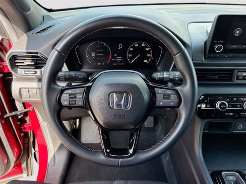 Certified 2025 Honda Pilot Sport image 13