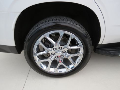 Used 2024 Chevrolet Tahoe LT w/ Luxury Package AWD/4WD image 10